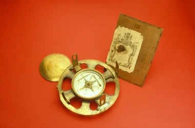 Teodolite semplice con biglietto da visita all